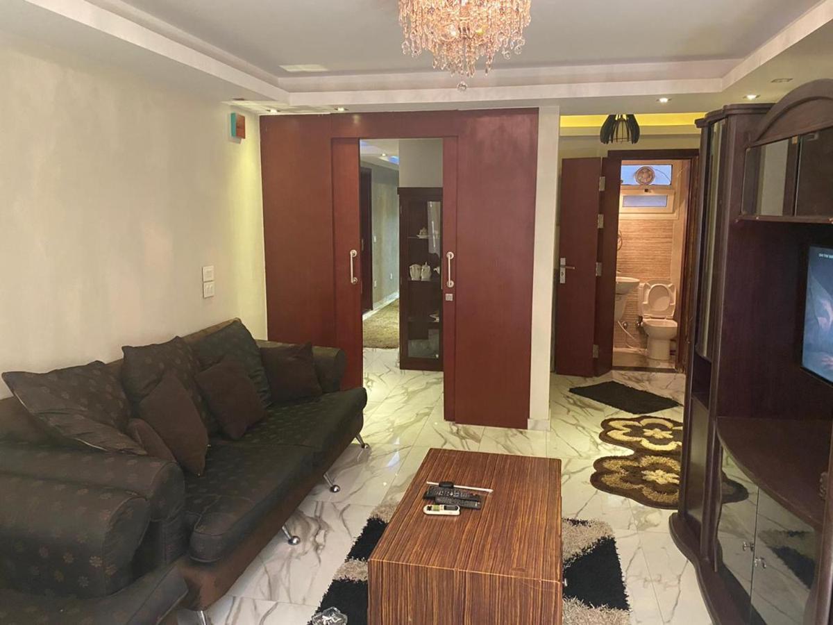 Fully Air Conditioned The Cheapest In Mohandseen Apartment Cairo Exterior photo